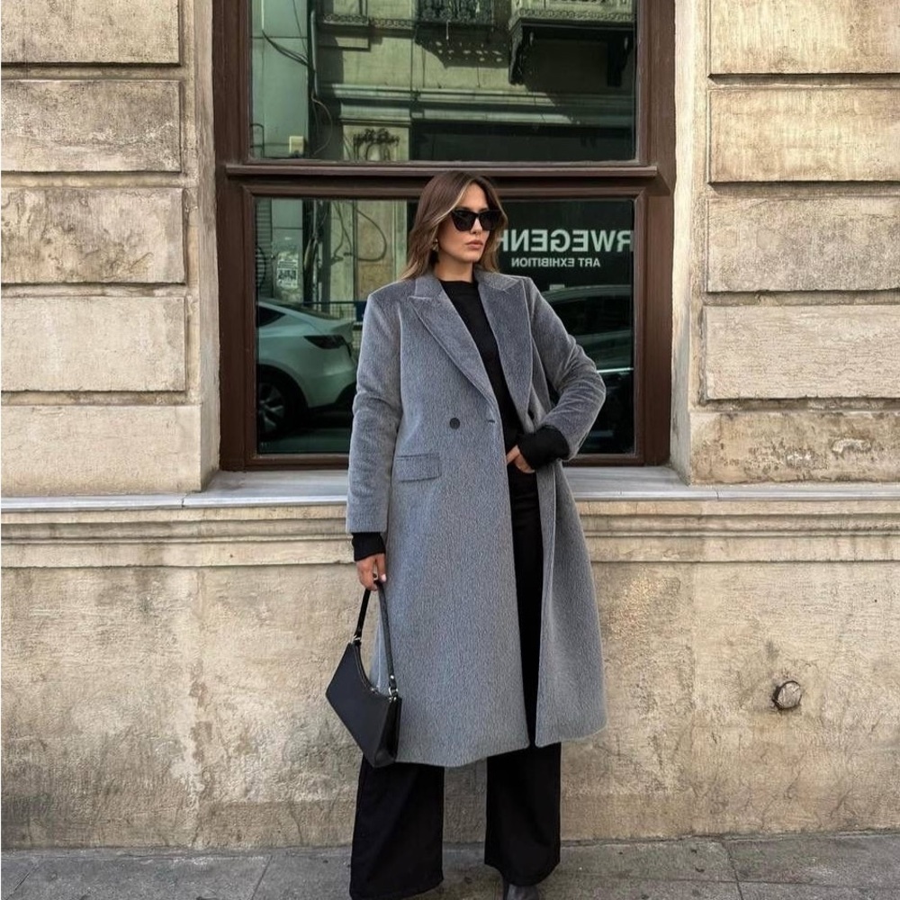 Elegant Oversized Winter Overcoat - Picture 3 of 11